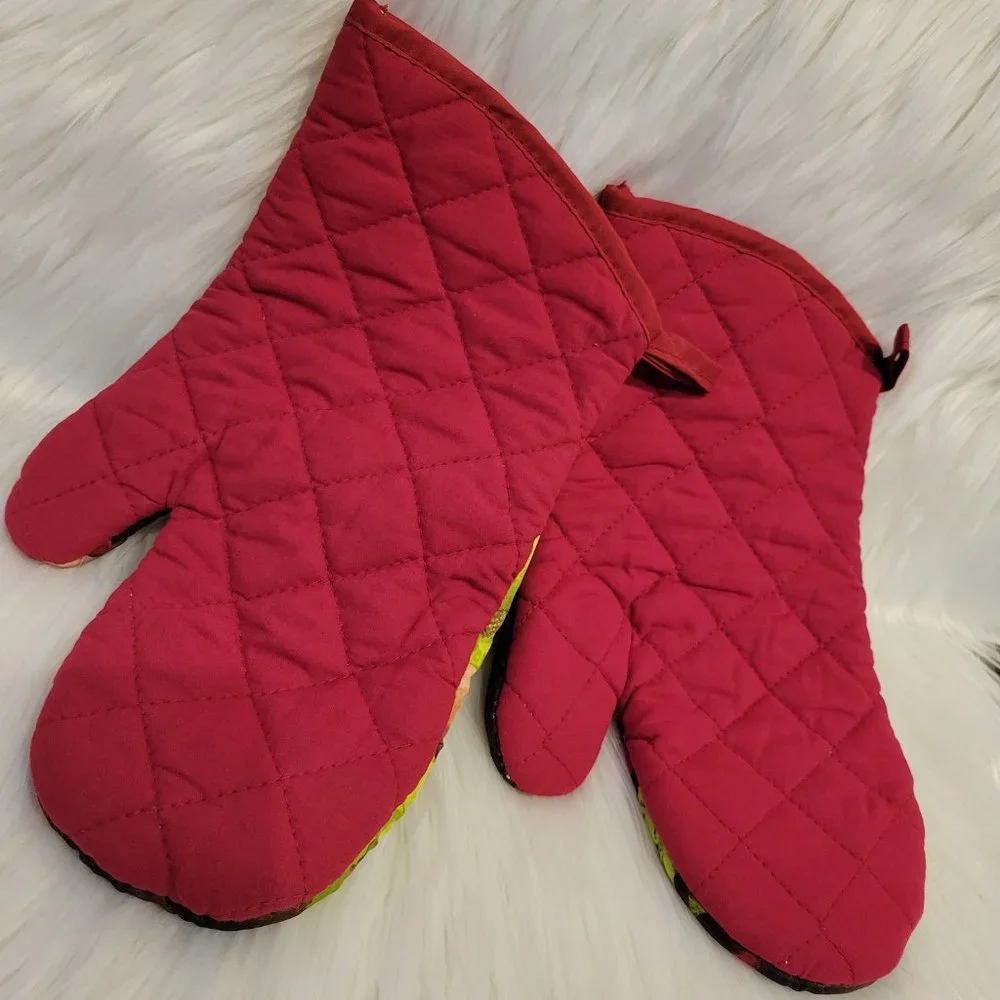 Set of 2 Winery Design Oven Mitts
